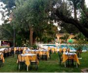 villaggio_borgo_degli_ulivi_ristorante_piscina